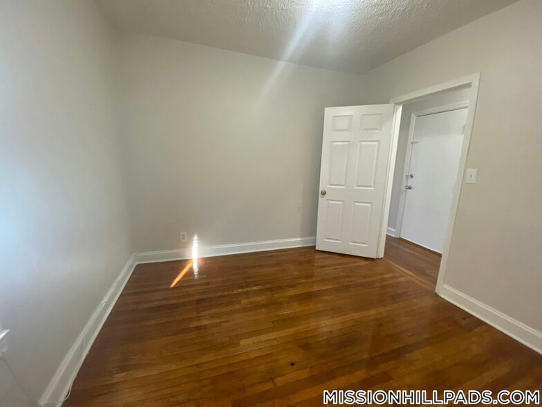 Building Photo - 184 Walnut Ave