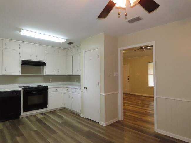 Building Photo - Updated 4 Bedroom, 2 Bath Home in Whitehou...