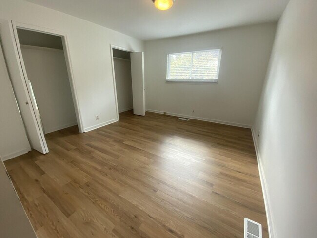 Building Photo - Charming 2 Bed, 1.5 Bath in the Heart of East Nashville