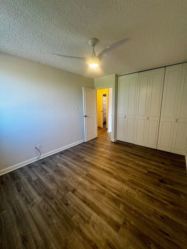 Building Photo - 900 Saturn Dr