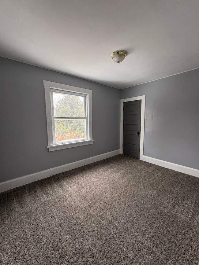 Building Photo - Large 3 bedroom home for rent - Massillon