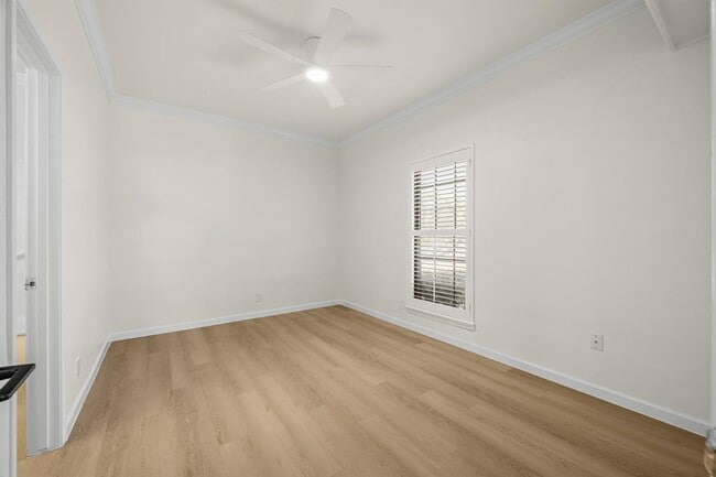 Building Photo - 1307 Kinney Ave