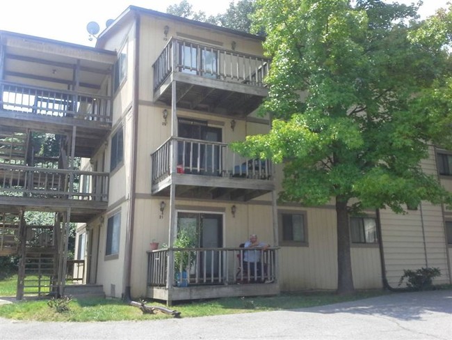 Building Photo - 125 Idlerun Dr
