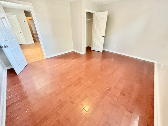 Building Photo - Beautiful Home In Kenwick with Potential 4th Bedroom!