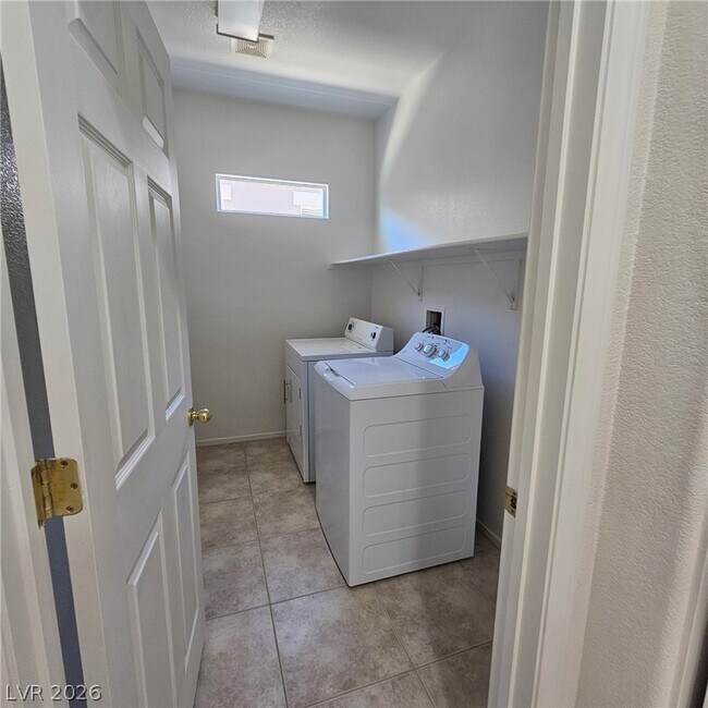Building Photo - 10922 Moonbeam Glow Ln