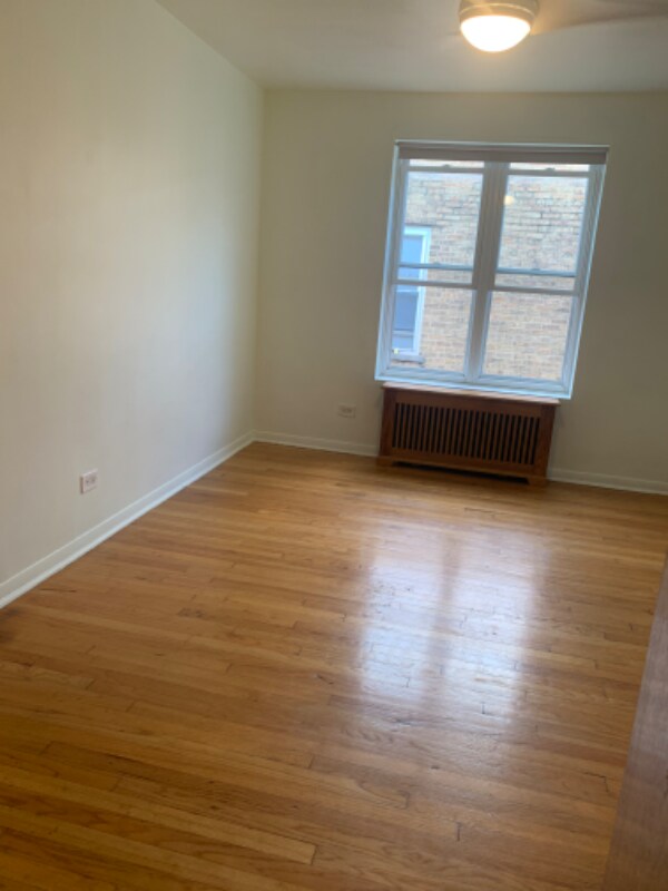 Building Photo - 6114 N Winchester Ave