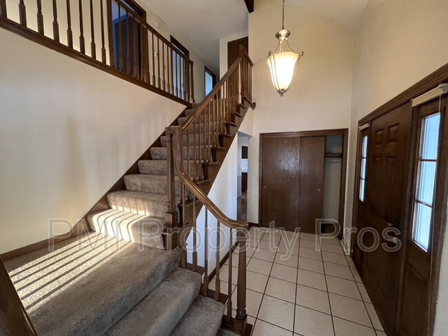 Building Photo - 3204 Chateau Ct