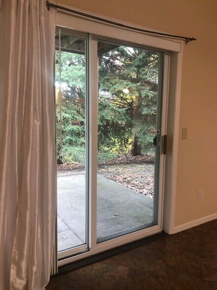 Building Photo - 1680 Oakbrooke Ct