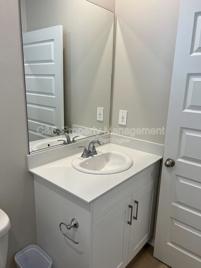 Building Photo - 2084 Mandarin Ln