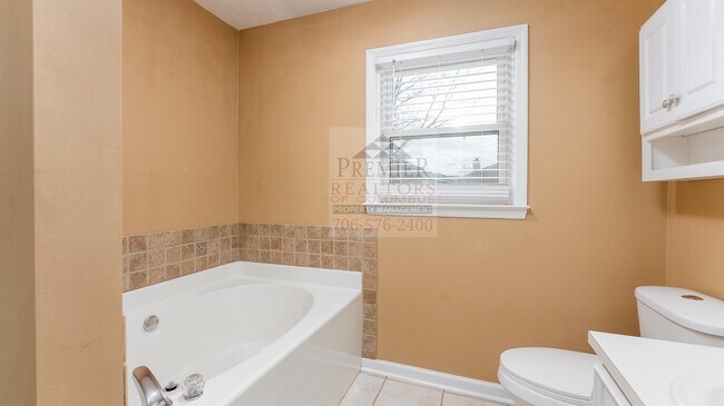 Building Photo - 7039 Stoneybrook Dr