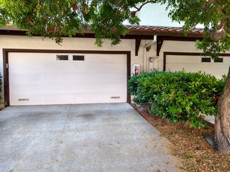 Building Photo - 1260 Montecito Ave