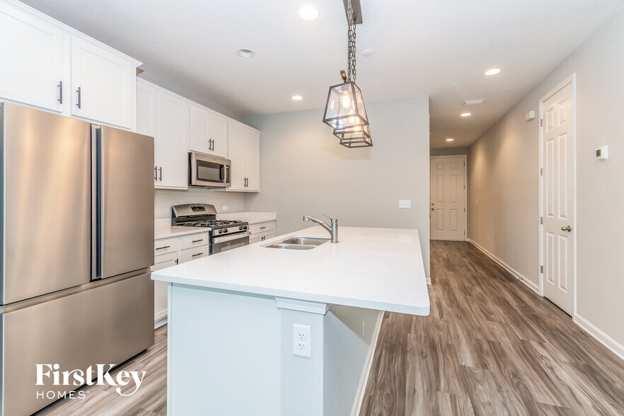 Building Photo - 2081 Amberly Dr