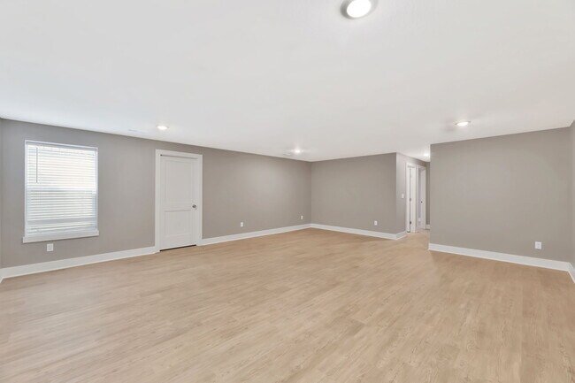 Building Photo - 969 W Long Path Ct