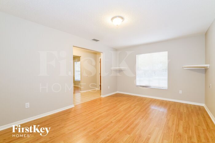 Building Photo - 913 Sylvia Dr
