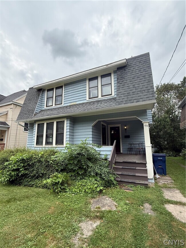 Building Photo - 936 Lancaster Ave