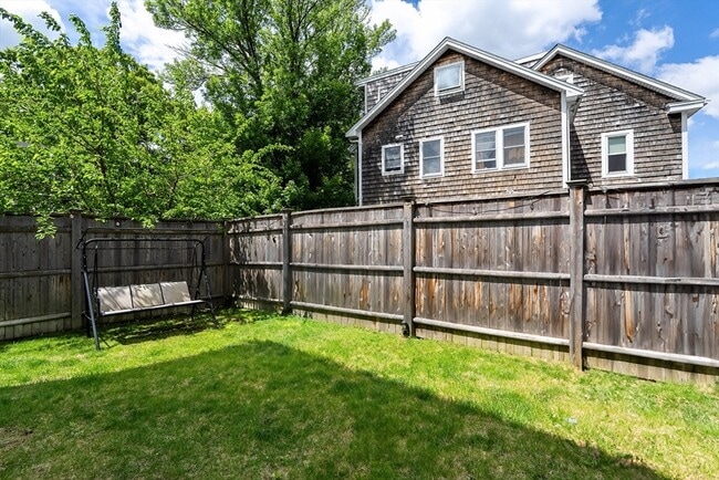 Building Photo - 65 Lancaster Rd