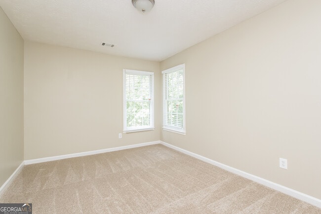 Building Photo - 660 Scenic View