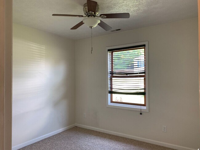 Building Photo - 3 Bedroom 1 Bath House