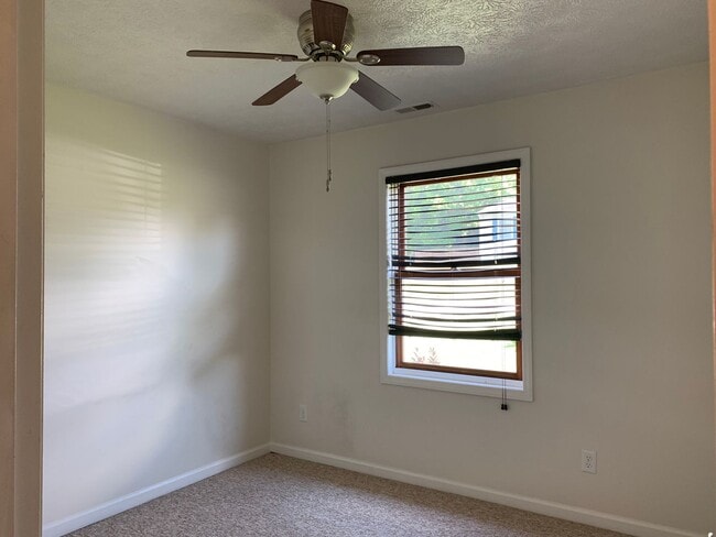 Building Photo - 3250 Springview Dr