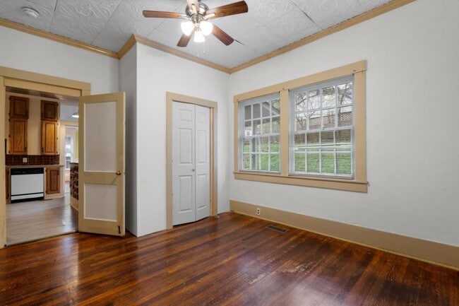 Building Photo - 113 Dell St