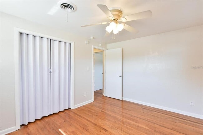 Building Photo - 1828 SE Lake Weir Ave