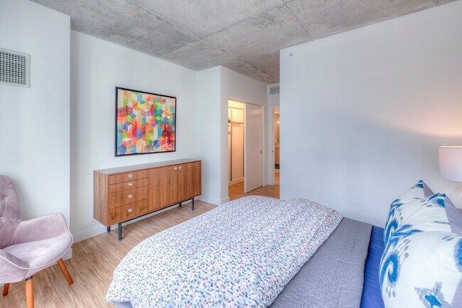 Building Photo - 159 N Desplaines St