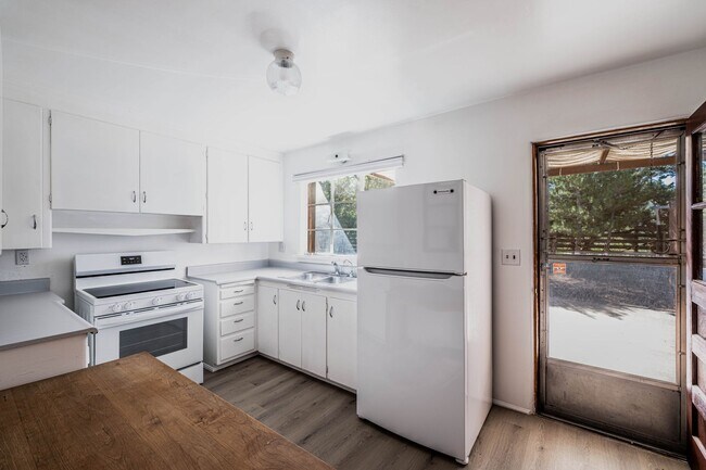 Building Photo - Charming Midtown Santa Fe Home