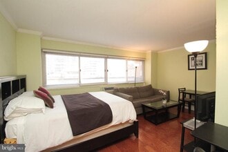 Building Photo - 2101 Chestnut St