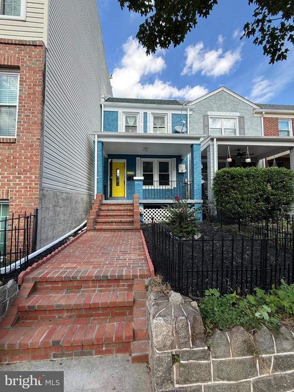 Building Photo - 1714 E St NE