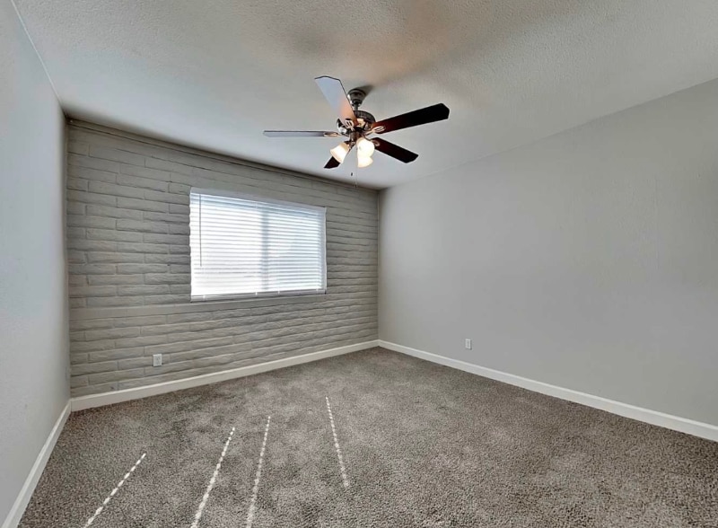 Building Photo - 1024 E Alameda Dr