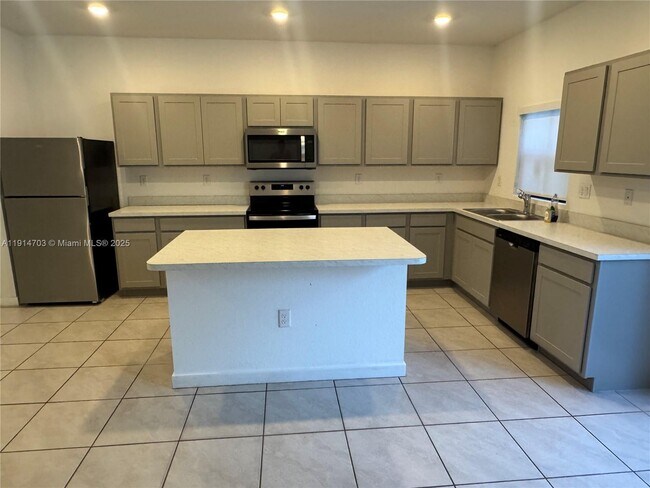 Building Photo - 817 NW 3rd Way