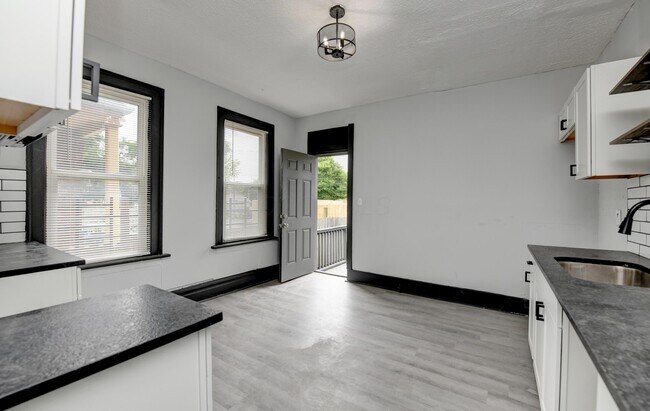 Building Photo - 814 S Ohio Ave