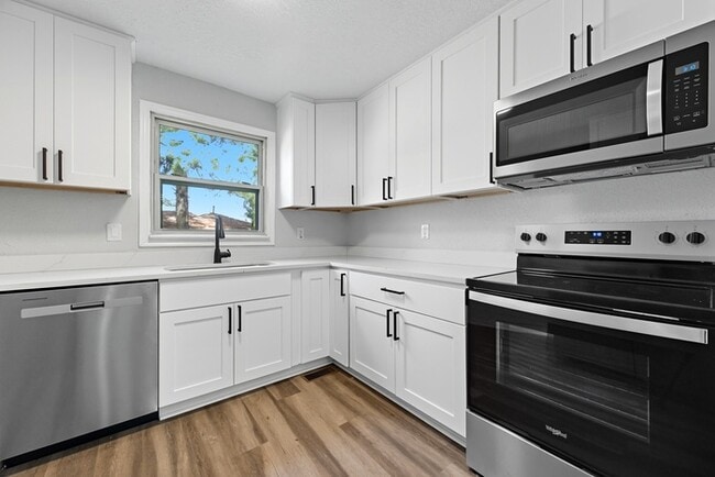 Building Photo - WELCOME TO WILLOUGHBY TERRACE!!!