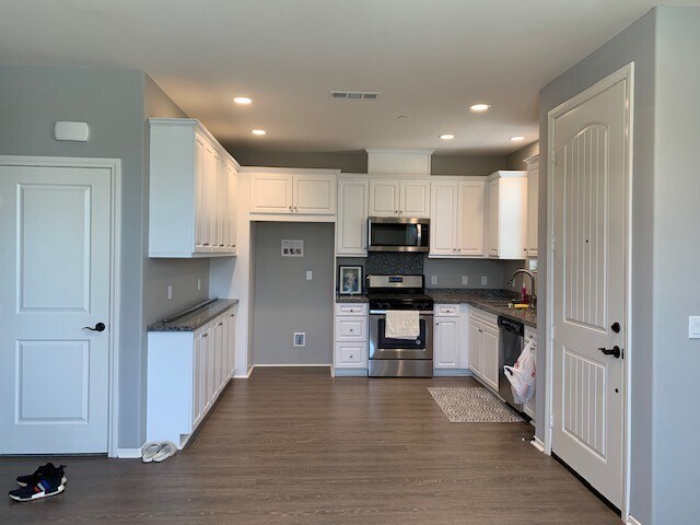Building Photo - NEW HAVEN COMMUNITY - AVAILABLE NOW 2+2.5 ...