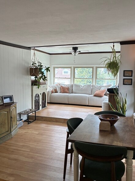 Sunroom - 8903 W Orchard St