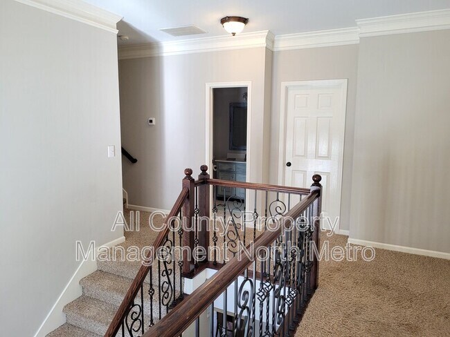 Building Photo - 6325 Hampton Highlands Dr