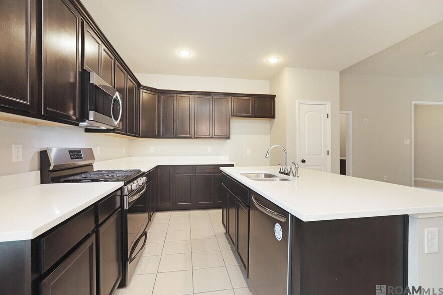 Building Photo - 42451 Baystone Ave