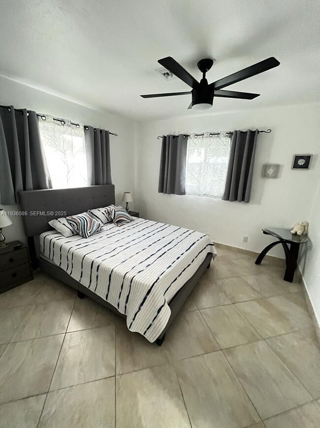 Building Photo - 3324 Lakeview Blvd