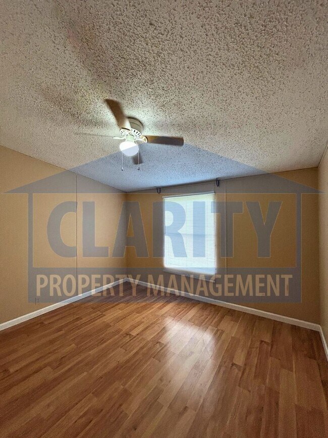 Building Photo - Spacious 4-Bedroom, 2-Bath Home!
