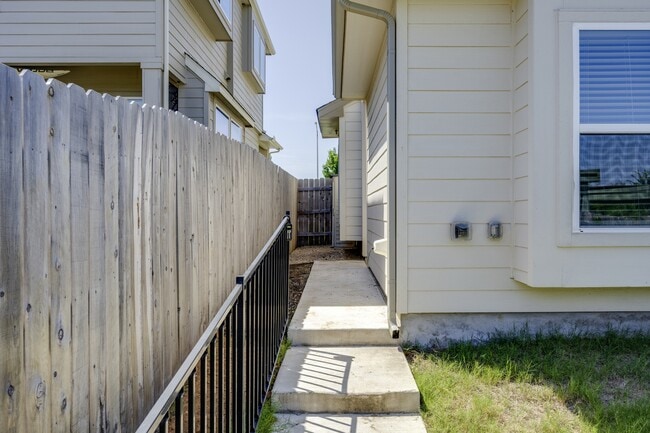 Building Photo - 9706 Whisper Willow Blvd