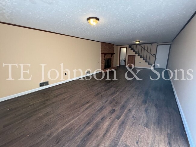 Building Photo - Spacious 4BR Home with Finished Basement, Screened Porch & Garage in Winston-Salem