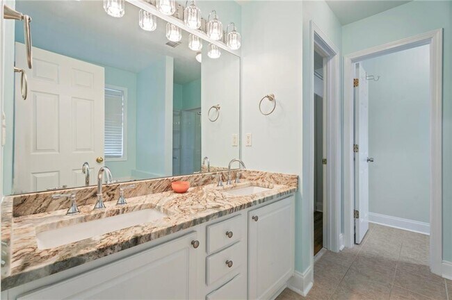 Building Photo - 6640 Autumn Hills Dr