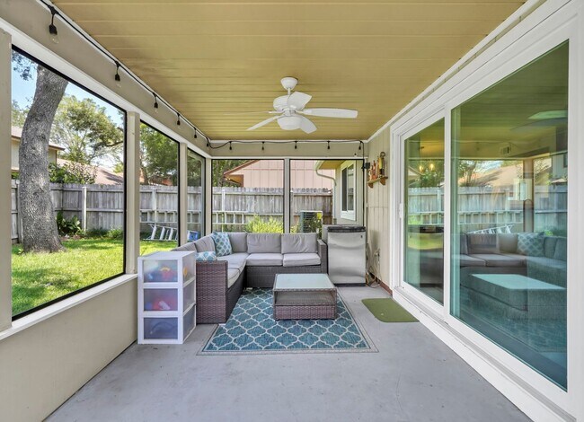 Building Photo - Home in Cedar Ridge