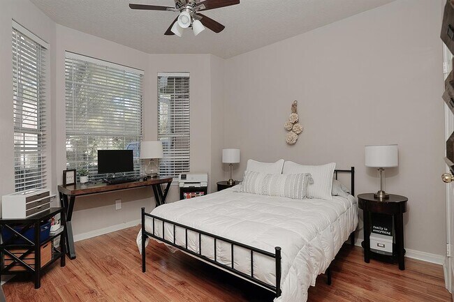 Building Photo - 15 S Avonlea Cir