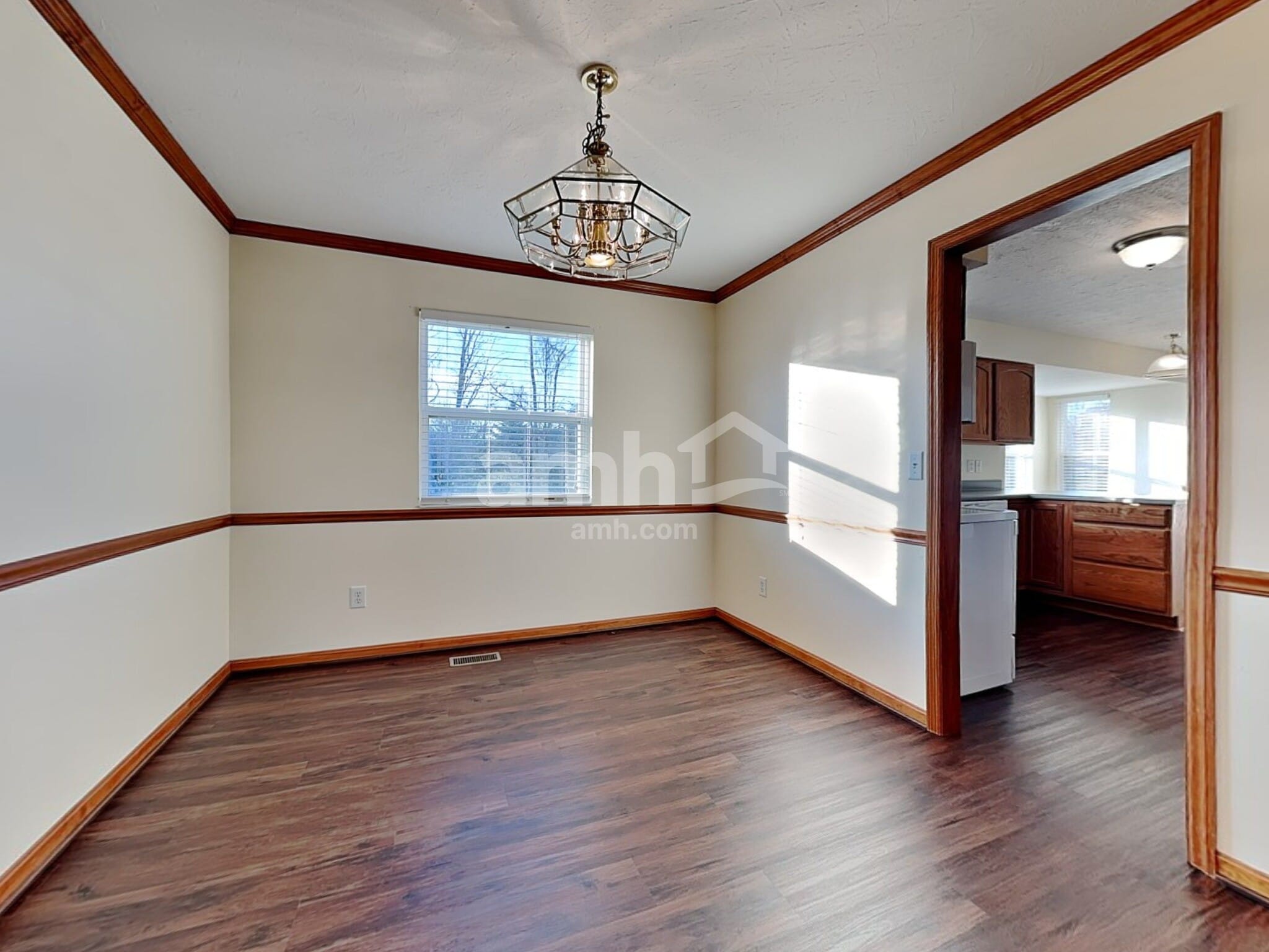 Building Photo - 6088 Lakewood Dr