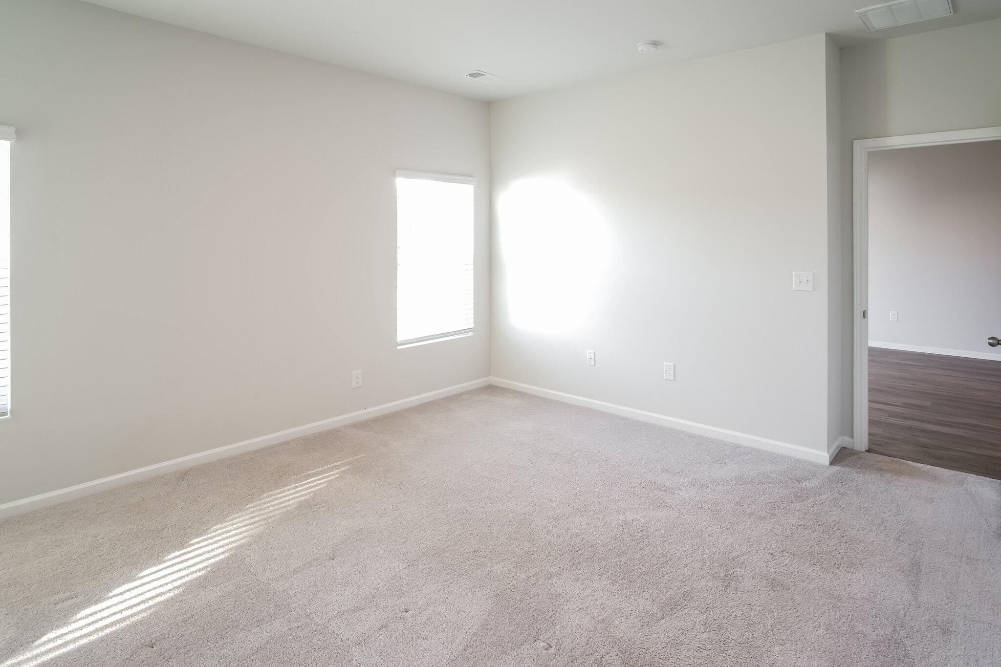 Building Photo - 120 S Reindeer Rd