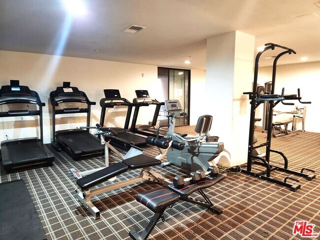 Building Photo - 625 S Berendo St