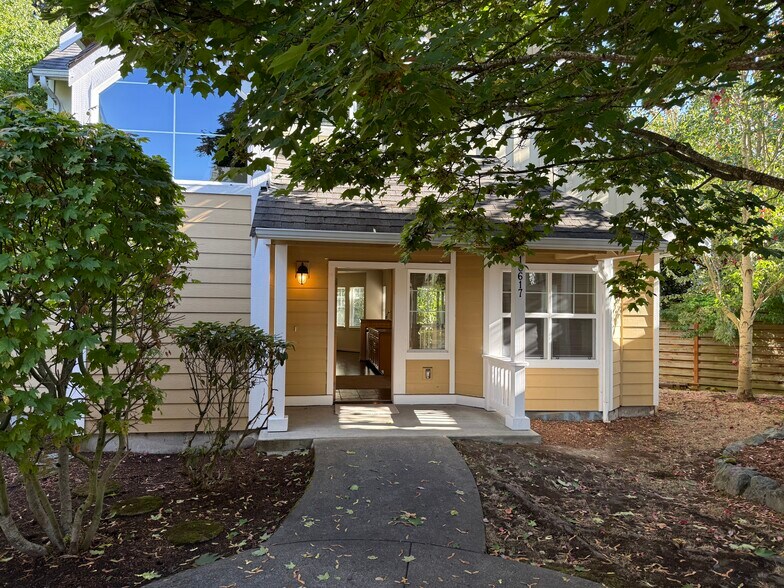 Building Photo - 16524 33rd Ave W