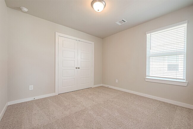 Building Photo - 8523 Lake Groove Ln