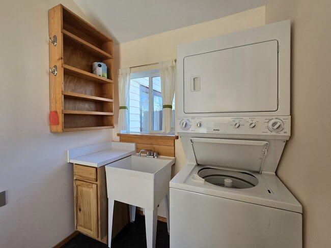 Building Photo - 3509 Pueblo Dr